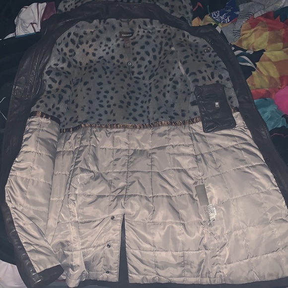 Danier woman’s leather coat with fir - Picture 2 of 8